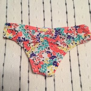 BILLABONG: (xs) Rouched Floral Bikini Bottoms